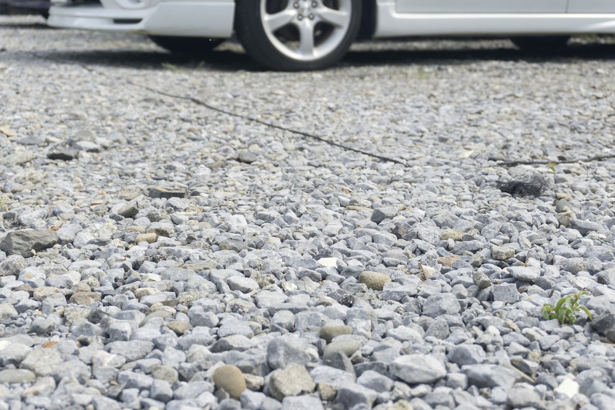 駐車場に敷く砂利の種類は？砕石とどちらがおすすめ？ タスクル