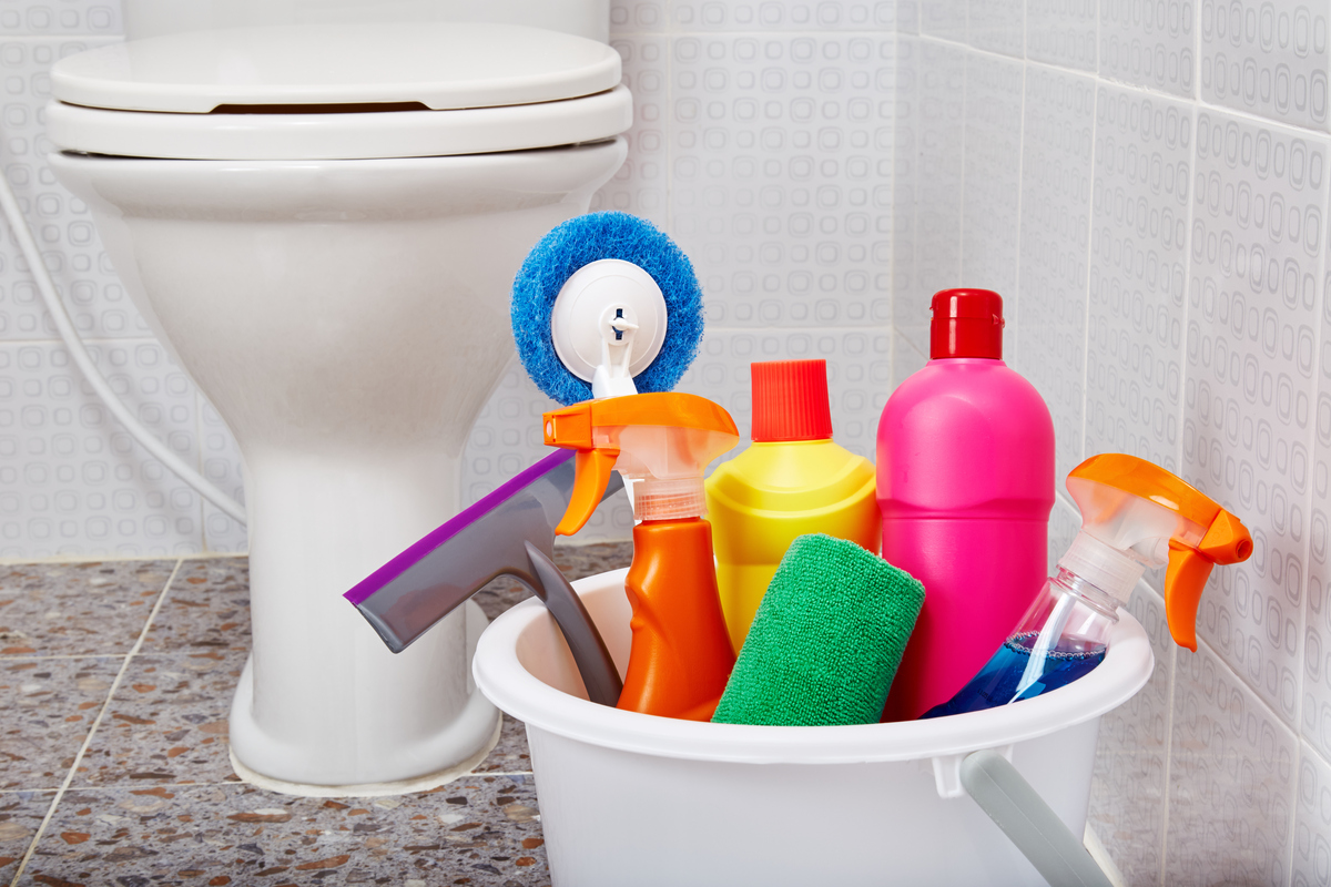 壁 掃除 トイレ トイレの床と壁の掃除方法を徹底解説！黄ばみを落として除菌消臭も
