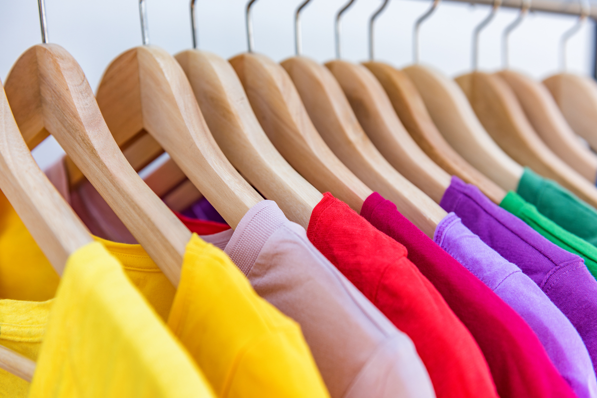 洋服の片付け方法とコツ10個 捨てる基準と分類 収納は 服が多い タスクル
