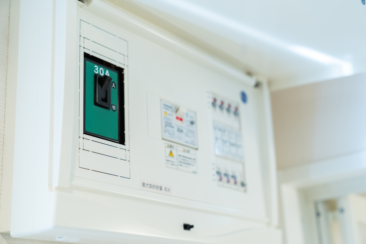ブレーカーが落ちる原因は 予防策とアンペア一覧もご紹介 タスクル